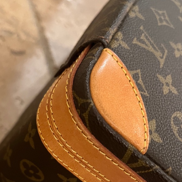 AUTHENTIC vintage Louis Vuitton Monogram Vanity Box with Gold Accents! 💛 - Picture 8 of 16